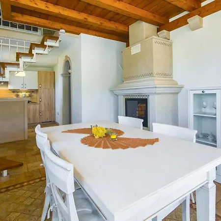 Holiday home Stunning In With Kitchen *
