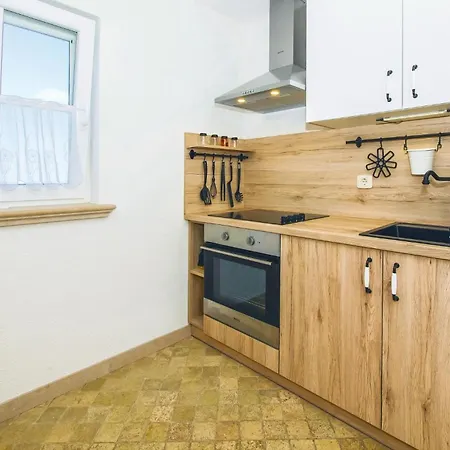 Holiday home Stunning In With Kitchen Nerezisca